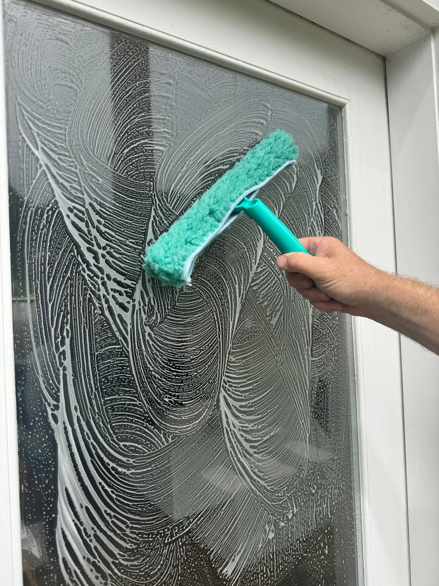 Aqua Blade Set including pre washer & telescopic Handle 80-140cm, ideal on windows, mirrors, tiles, & shower screens & car glass